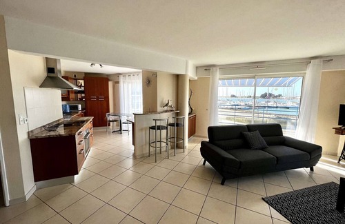Etel Apartment | Spacious 3-room apartment in Étel - Terrace - Port view - Wifi - Parking