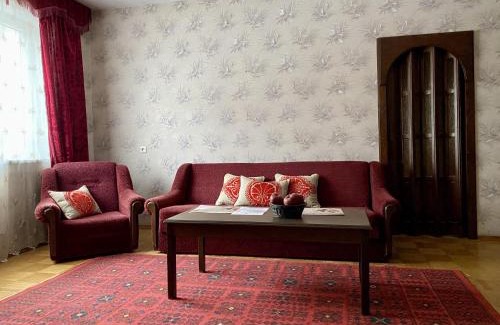Ziepniekkalns Apartment | Spacious 3-Room Apartment & Residential Parking