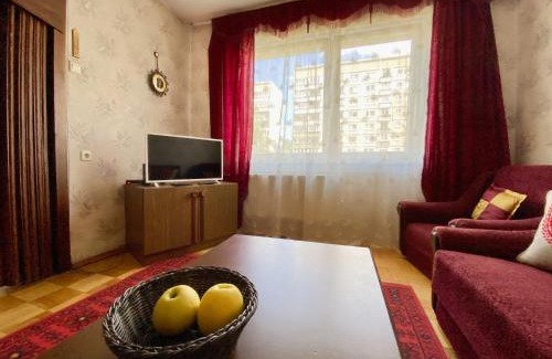 Ziepniekkalns Apartment | Spacious 3-Room Apartment & Residential Parking