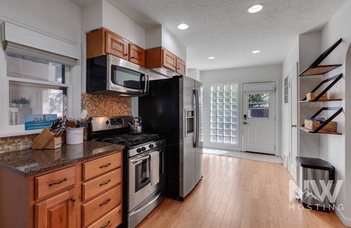 Garden District House | Spacious 3-Story Home—3 Blocks to Sherman Ave, Hot Tub, & Foosball for Fun-Filled Stays!