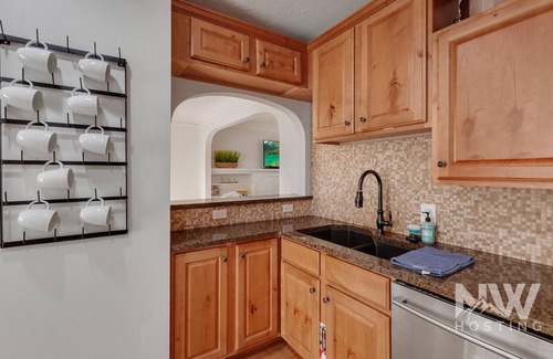 Garden District House | Spacious 3-Story Home—3 Blocks to Sherman Ave, Hot Tub, & Foosball for Fun-Filled Stays!