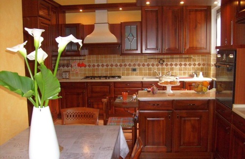 Gonte Apartment | Spacious 3½-room apartment with beautiful sunny garden & view of the lake