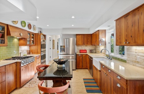 West Oak Hill House | Spacious 3BD/2BA Retreat- Conveniently Located!