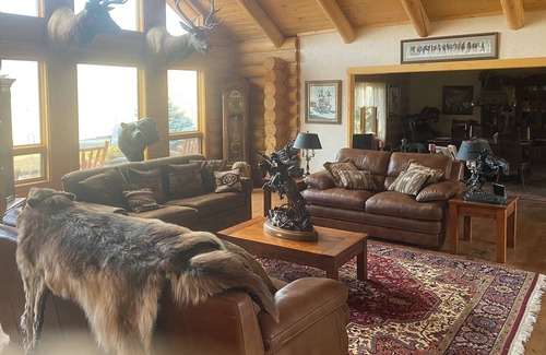 Wapiti House | Spacious 3bd 2bth ranch, 20 min from Cody and 20 min from Yellowstone East Gate