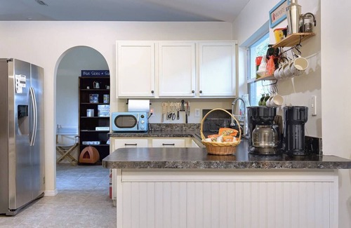 Port Malabar House | Spacious 3bed 2bath: 4k TV in all rooms, Fenced Backyard, BBQ, Games, Workspace