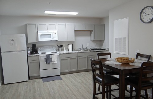 Charleston Apartment | Spacious 3Bed/3Bath Apt: Pet-Friendly, Gym, Minutes from EIU & Local Attractions