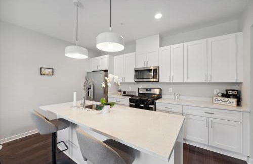 Fairlawn Apartment | Spacious 3Bedroom Duplex with Rooftop Deck!
