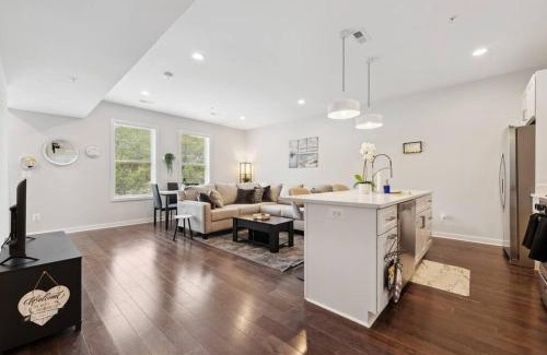 Fairlawn Apartment | Spacious 3Bedroom Duplex with Rooftop Deck!