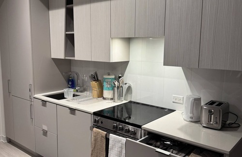 Downtown Mississauga House | Spacious 3bedroom Retreat in Square One Area. Your perfect getaway awaits.