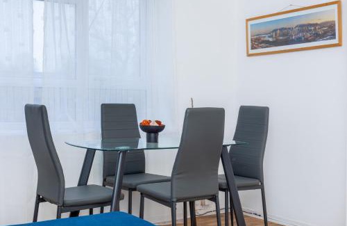 Penge Apartment | Spacious 3BR, 5min Penge St, Crystal Palace Park