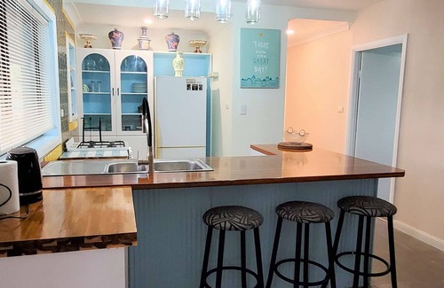Callala Bay House | Spacious 3BR ground floor holiday home close to beach