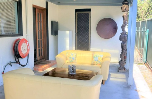 Callala Bay House | Spacious 3BR ground floor holiday home close to beach