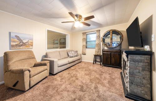 Miller Beach House | Spacious 3BR Home Firepit Grill