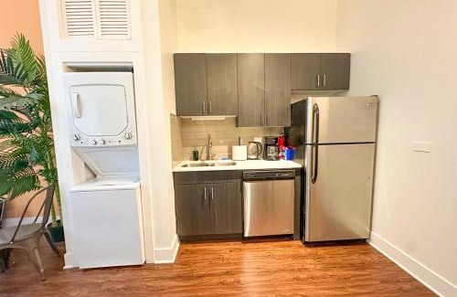 Near South Side Apartment | Spacious 3BR in South Loop 420 Friendly Near McCormick Place, Soldier Field and Lake Front