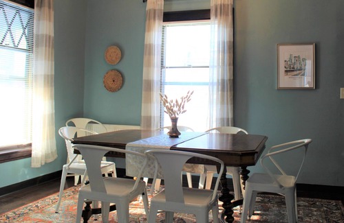 Lowry Hill East House | Spacious 3BR Two-Level House in the center of Minneapolis near Lake of the Isles