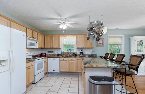 Emerald Isle House | Spacious 3BR w/Hot Tub, Game Room & Golf Cart – Pet Friendly Getaway!