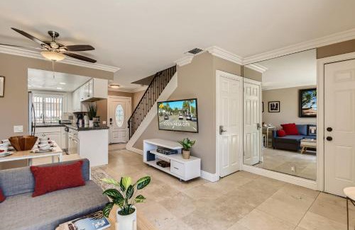 East Side Costa Mesa House | Spacious 3BR- Yard - BBQ - Parking