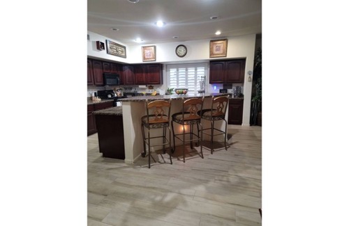 Adobe Highlands House | Spacious 4,000 sq ft home. 4 bedroom, 4 bath, 4 queen, 2 king beds, 1 hide-a-bed
