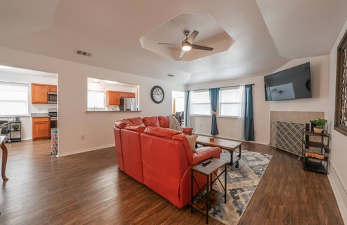 Killeen House | Spacious 4 Bd/2 Ba Home w/Entertainment Rm & Fire Pit - Close to Ft. Cavazos!