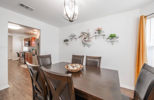 Killeen House | Spacious 4 Bd/2 Ba Home w/Entertainment Rm & Fire Pit - Close to Ft. Cavazos!