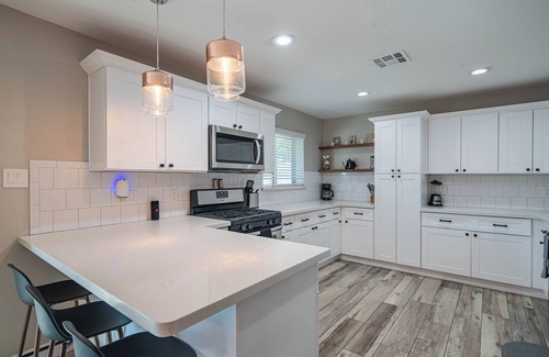 Scottsdale Estates Nine House | Spacious 4 bd house 5 min from Old Town Scottsdale with Pool & Putting Green
