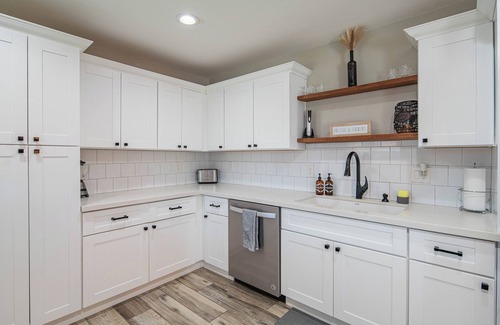 Scottsdale Estates Nine House | Spacious 4 bd house 5 min from Old Town Scottsdale with Pool & Putting Green