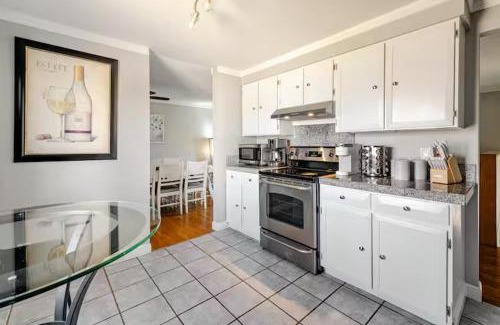 Park East House | Spacious 4 bdr w/Game Room 5 min Drive to College