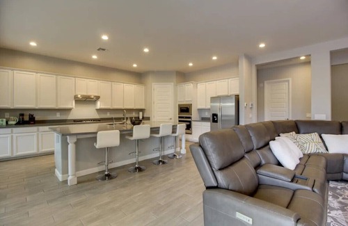 Tucson House | Spacious 4 Bdrm 3 Bath house in the quiet Saguaro Bloom community