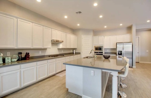 Tucson House | Spacious 4 Bdrm 3 Bath house in the quiet Saguaro Bloom community