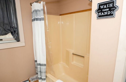 Clarksville Apartment | Spacious 4-Bdrm w/ Direct Trail access | Bear Rock Lodging