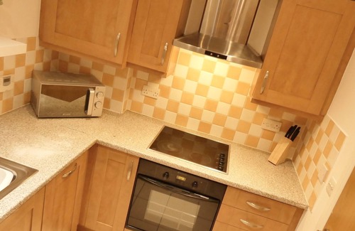 Southampton Apartment | Spacious 4-Bed, 2-Bath Home Near General Hospital with Free Parking