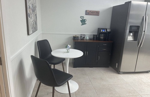Alhambra House | Spacious 4-bed/3-Bath house by GCU with pool/yard/lawn