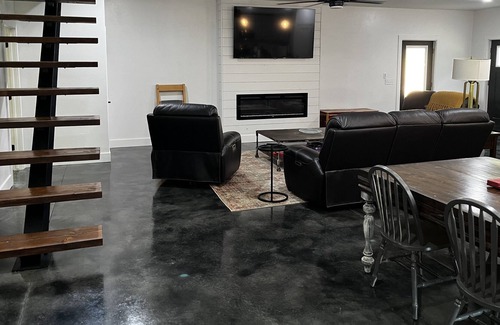 Hoyt House | Spacious 4 bed, 4.5 bath