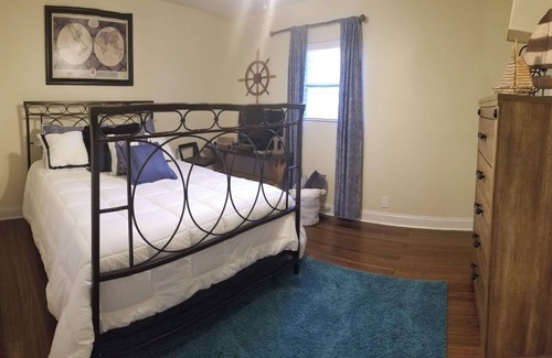 Langston Bed & Breakfast | Spacious 4-Bed 4-Bath Lakeside Retreat at Ballards by The Lake