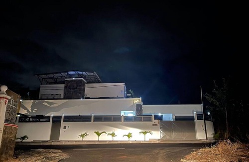 Flic-en-Flac Villa | Spacious 4-bed Villa in Flic en Flac Roof top bar