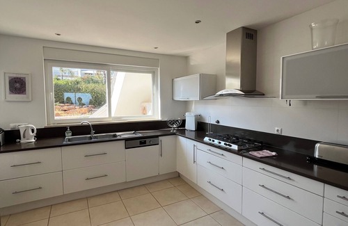 Luz Villa | Spacious 4 bed villa with pool & sea views, within walking distance of Luz beach