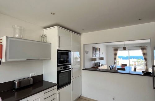 Luz Villa | Spacious 4 bed villa with pool & sea views, within walking distance of Luz beach
