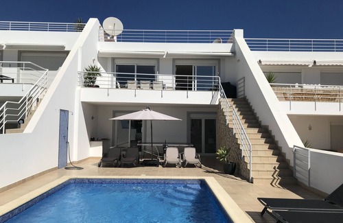 Luz Villa | Spacious 4 bed villa with pool & sea views, within walking distance of Luz beach