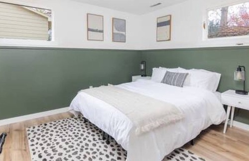 West Des Moines House | Spacious 4 Bedroom Family Friendly Home