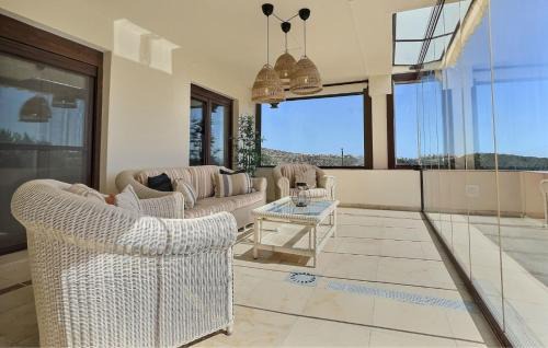 Casares Apartment | Spacious 4 Bedroom Escape in Viñas del Golf Casares Your Perfect Getaway