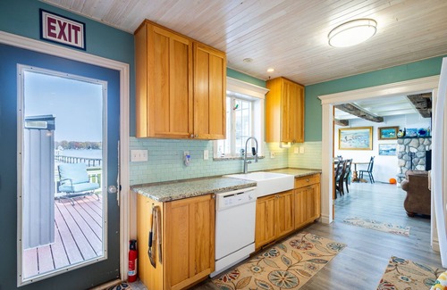 Harsens Island Cottage | Spacious 4+bedroom lodge with WiFi and AC, large lot on tranquil Harsens Island