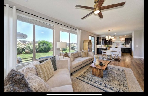 Rancho Cordova House | Spacious 4-bedroom house in lovely Rancho Cordova Anatolia-WiFi, clubhouse