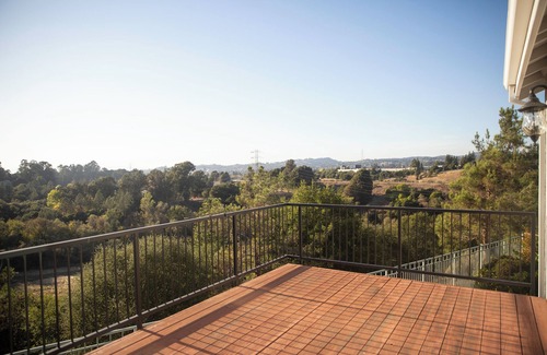 Castro Valley House | Spacious 4-bedroom house with AC, WiFi in welcoming Castro Valley