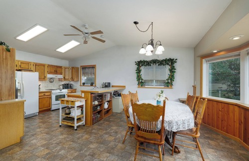 Gardiner House | Spacious 4-bedroom 3 bathroom house- 10 miles from Yellowstone