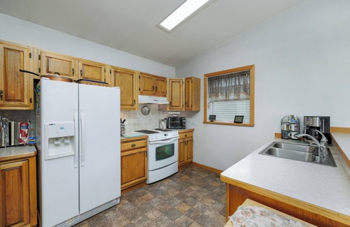 Gardiner House | Spacious 4-bedroom 3 bathroom house- 10 miles from Yellowstone