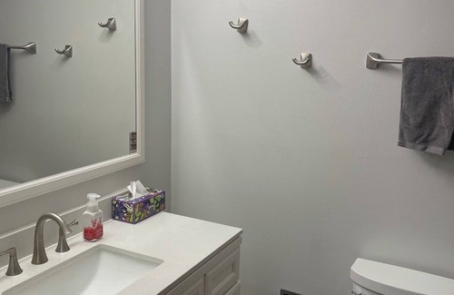 Oshkosh House | Spacious 4-bedroom 3 Bath house, close to EAA