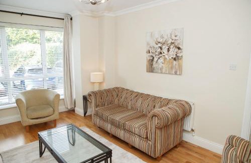Roscoe House | Spacious 4 Bedroom & 4 Bathrooms