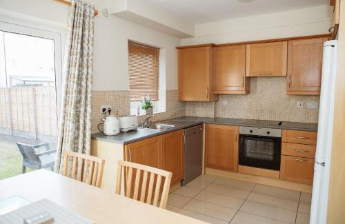 Roscoe House | Spacious 4 Bedroom & 4 Bathrooms