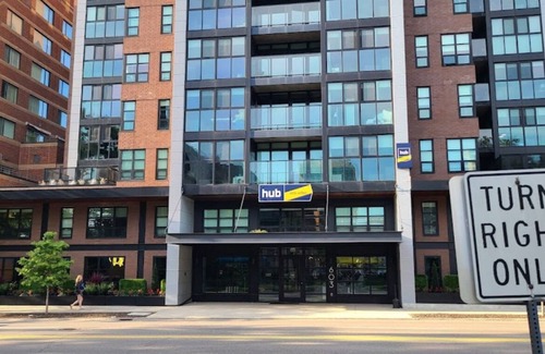 Kerrytown Apartment | Spacious 4-bedroom apartment in delightful Ann Arbor with AC, fitness room