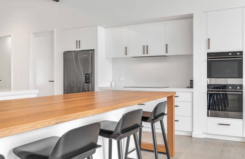 Wharparilla House | Spacious 4-bedroom house in welcoming Wharparilla with WiFi, AC close to river